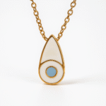 Επιχρυσωμένη αλυσίδα σε σχήμα Eye Drop με λευκό γέμισμα - Image 2