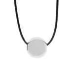 Ασημένια σφαίρα illustration σε μαύρο σχοινάκι με μακραμε δέσιμο