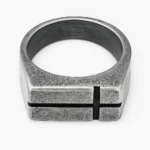 Δαχτυλίδι με χαραγμένο σταυρό από matte ασημί ανοξείδωτο ατσάλι - Image 2