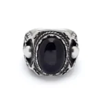 Δαχτυλίδι με ορυκτή πέτρα από Black Agate, σκαλιστό ανάγλυφο σχέδιο και στις 2 πλευρές του από ασημί ατσάλι - Image 3