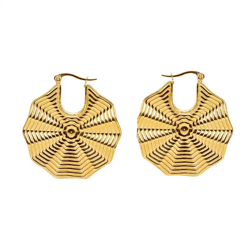 9000021 Σκουλαρίκια με ανάγλυφο σχήμα βεντάλιας από επιχρυσωμένο ατσάλι - Image 1