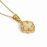 Χρυσό κολιέ "Gold Clover" με αλυσίδα, διπλής όψης μαύρο και λευκό ιριδίζον - Image 3