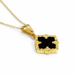 Χρυσό κολιέ "Gold Clover" με αλυσίδα, διπλής όψης μαύρο και λευκό ιριδίζον - Image 4