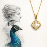 Χρυσό κολιέ "Gold Clover" με αλυσίδα, διπλής όψης μαύρο και λευκό ιριδίζον - Image 5