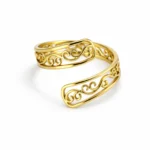 Δαχτυλίδι με περίτεχνο filigree (φιλιγκράν) μοτίβο και λεία, γυαλιστερή επιφάνεια που αναδεικνύει τις λεπτομερείς καμπύλες του σχεδίου - Image 2