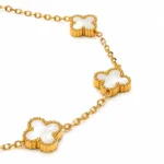 Αλυσίδα χεριού με διακοσμητικά Lucky Clovers από επιχρυσωμένο ατσάλι και επικάλυψη επιφάνειας με mother of perl - Image 2